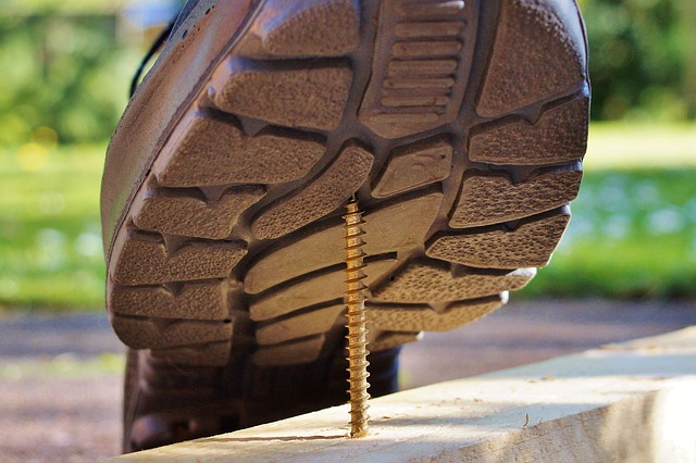 Factors to Consider When Choosing the Right Personal Injury Lawyer