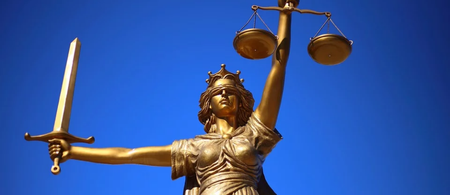 the statue of justice lady