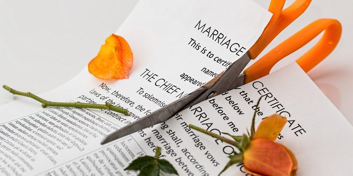 The Top Advantages of Choosing a Local Divorce Lawyer for Your Case